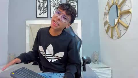 Snapshot of adams_bobby chatting on December 21, 2025, 11:28 am Adams Bobby online show from December 21, 2025, 11:28 am