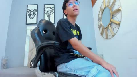 Snapshot of adams_bobby chatting on April 1, 2026, 11:11 am Adams Bobby online show from April 1, 2026, 11:11 am