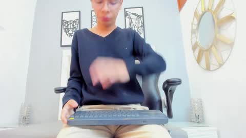 Snapshot of adams_bobby chatting on April 5, 2026, 11:18 am Adams Bobby online show from April 5, 2026, 11:18 am