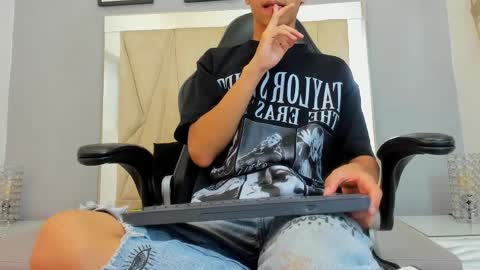 Snapshot of adams_bobby chatting on April 7, 2026, 10:59 am Adams Bobby online show from April 7, 2026, 10:59 am