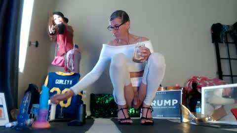 Snapshot of adamseve777 chatting on December 22, 2024, 6:48 pm TaylorSexbot online show from December 22, 2024, 6:48 pm