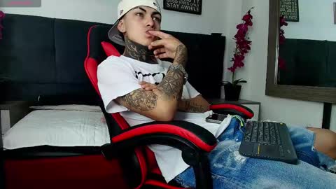 Snapshot of adamswalkerr_ chatting on February 16, 2026, 12:34 pm AdamsWalkerr online show from February 16, 2026, 12:34 pm