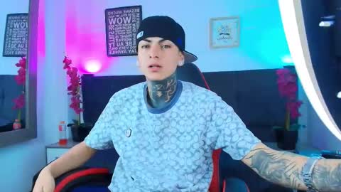 Snapshot of adamswalkerr_ chatting on February 21, 2026, 12:17 pm AdamsWalkerr online show from February 21, 2026, 12:17 pm