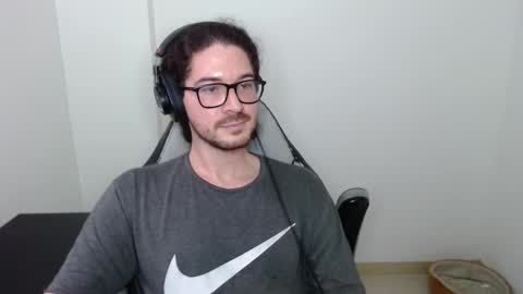 Snapshot of adamussutekh chatting on February 12, 2025, 9:11 pm Adam online show from February 12, 2025, 9:11 pm