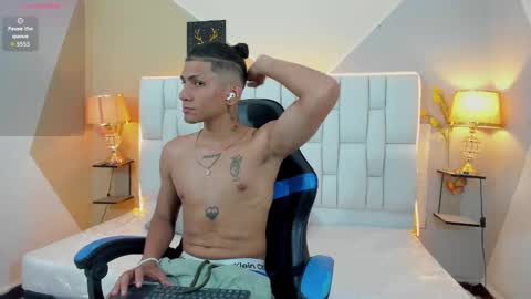 Adan Oriol online show from November 25, 2025, 3:06 am