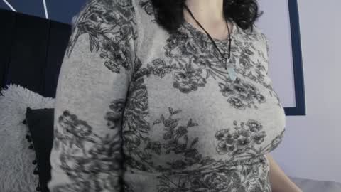 Snapshot of adeelinee chatting on December 17, 2024, 7:37 pm Ade online show from December 17, 2024, 7:37 pm