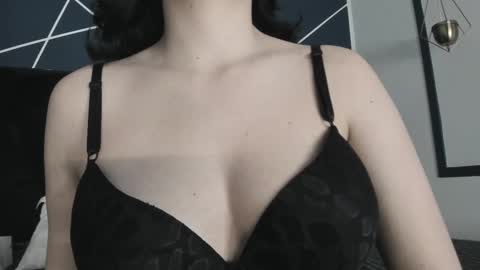 Snapshot of adeelinee chatting on February 11, 2025, 7:48 pm Ade online show from February 11, 2025, 7:48 pm