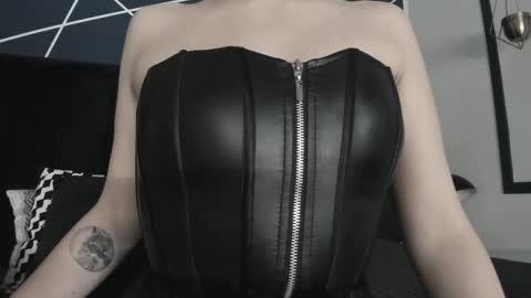 Snapshot of adeelinee chatting on March 10, 2025, 8:01 pm Ade online show from March 10, 2025, 8:01 pm