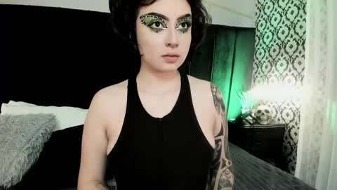 Snapshot of adeelinee chatting on October 21, 2025, 8:09 pm Ade online show from October 21, 2025, 8:09 pm