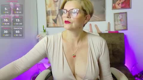 Snapshot of adeellee_ chatting on October 16, 2025, 8:26 am adeellee online show from October 16, 2025, 8:26 am