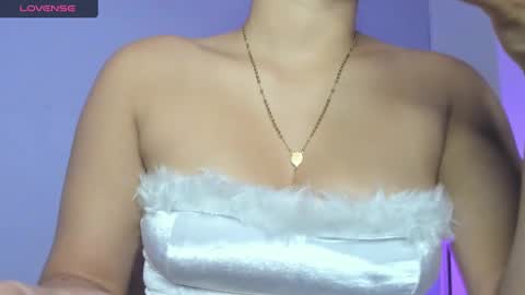 Snapshot of adelefoxx chatting on December 7, 2024, 12:35 pm AdeleFoxx online show from December 7, 2024, 12:35 pm