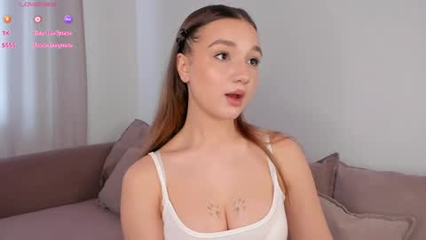 Snapshot of adelexx_zll chatting on April 4, 2026, 7:28 am adelexx_zll online show from April 4, 2026, 7:28 am