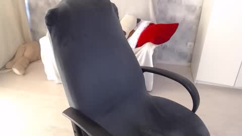 adelinalawson online show from September 23, 2025, 9:34 am