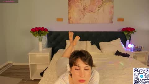 Adeline Perle online show from September 26, 2025, 1:42 am