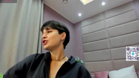 Adeline Perle online show from October 12, 2025, 1:04 am