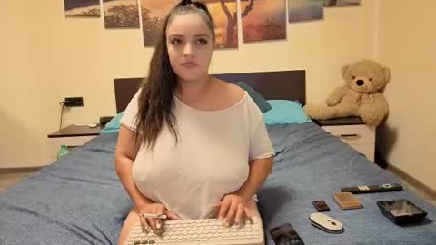 Snapshot of adellineee chatting on June 28, 2026, 8:37 pm Adellineee online show from June 28, 2026, 8:37 pm