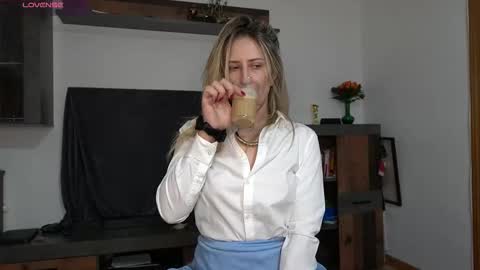 Snapshot of adelllee chatting on November 5, 2025, 10:48 am adelllee online show from November 5, 2025, 10:48 am