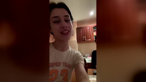 Snapshot of adellyy chatting on April 5, 2026, 10:18 pm Adellyy online show from April 5, 2026, 10:18 pm