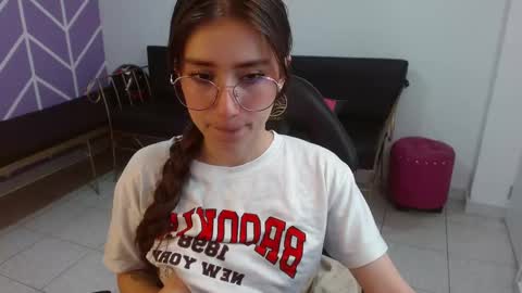 Snapshot of adhara_kitten chatting on October 16, 2025, 1:34 pm Adhara online show from October 16, 2025, 1:34 pm