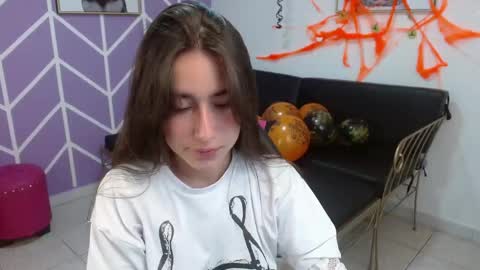 Snapshot of adhara_kitten chatting on November 4, 2025, 1:54 pm Adhara online show from November 4, 2025, 1:54 pm