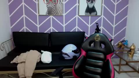 Snapshot of adhara_kitten chatting on December 13, 2025, 7:53 pm Adhara online show from December 13, 2025, 7:53 pm