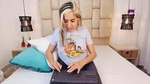 Snapshot of adharasmithh chatting on February 11, 2025, 10:07 pm AdharaSmithh online show from February 11, 2025, 10:07 pm