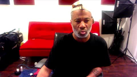 Snapshot of adick_ting chatting on February 22, 2025, 6:52 pm adick_ting online show from February 22, 2025, 6:52 pm