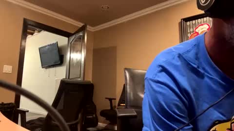 adick_ting online show from November 4, 2025, 1:32 pm