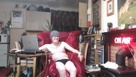 lizard keeper online show from December 25, 2024, 5:05 am