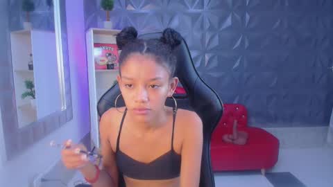 adisson_petite1 online show from October 28, 2025, 12:09 pm