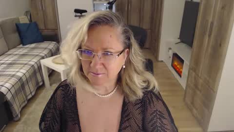 Cryna online show from February 14, 2025, 2:28 am