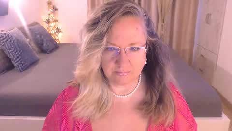 Cryna online show from September 18, 2025, 4:14 am