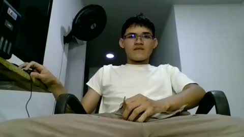 adrian018_ online show from December 22, 2024, 11:52 pm