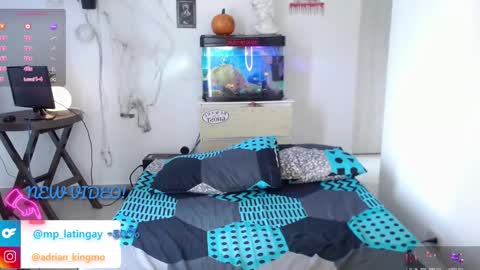 Snapshot of adrian_morelli chatting on October 17, 2025, 6:43 pm adrian morelli online show from October 17, 2025, 6:43 pm