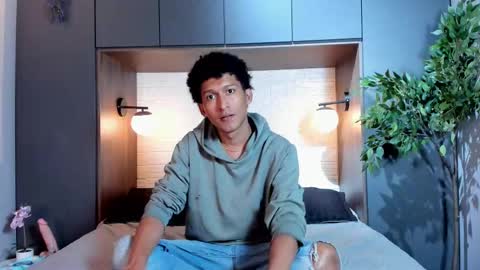 Adrian Ricci online show from October 6, 2025, 3:26 am
