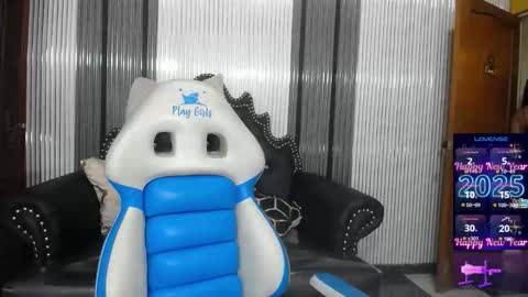 Snapshot of adriana_foxxxy chatting on February 4, 2026, 2:17 am Adriana Martinez online show from February 4, 2026, 2:17 am