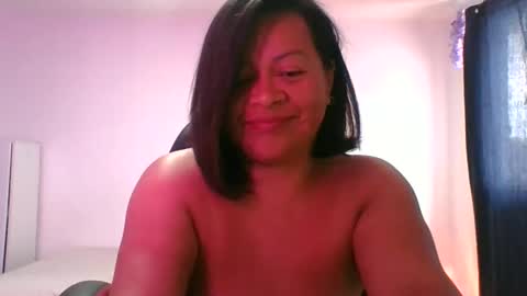 adrianagogo18 online show from October 18, 2025, 1:01 pm