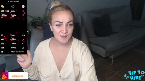 Snapshot of adrianapdes chatting on January 25, 2025, 12:16 pm Adriana Paredes  online show from January 25, 2025, 12:16 pm