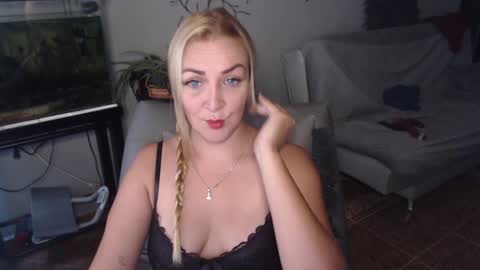 Snapshot of adrianapdes chatting on January 31, 2025, 11:56 am Adriana Paredes  online show from January 31, 2025, 11:56 am