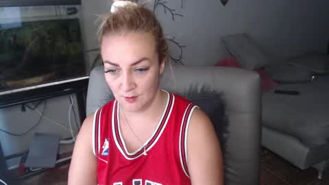 Snapshot of adrianapdes chatting on February 4, 2025, 1:06 pm Adriana Paredes  online show from February 4, 2025, 1:06 pm