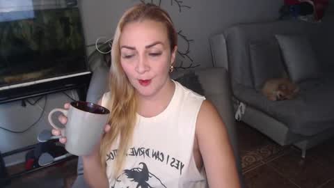 Snapshot of adrianapdes chatting on February 17, 2025, 8:58 pm Adriana Paredes  online show from February 17, 2025, 8:58 pm