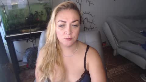 Snapshot of adrianapdes chatting on March 10, 2025, 12:37 pm Adriana Paredes  online show from March 10, 2025, 12:37 pm