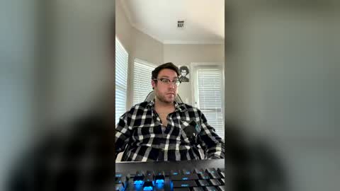 adrianjuarez12 online show from July 24, 2026, 5:11 pm
