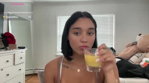 Snapshot of adriannarodriguez chatting on October 12, 2025, 5:01 pm Adrianna online show from October 12, 2025, 5:01 pm