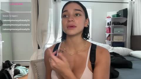 Snapshot of adriannarodriguez chatting on April 4, 2026, 6:05 pm Adrianna online show from April 4, 2026, 6:05 pm