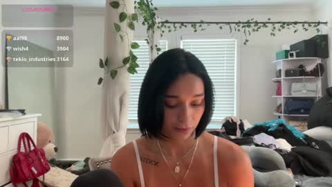 Snapshot of adriannarodriguez chatting on May 19, 2026, 12:22 pm Adrianna online show from May 19, 2026, 12:22 pm