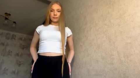 Snapshot of adriannemuldowney chatting on March 26, 2026, 1:38 pm Caroline online show from March 26, 2026, 1:38 pm