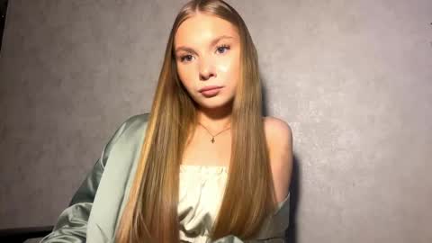 Snapshot of adriannemuldowney chatting on April 18, 2026, 3:38 pm Caroline online show from April 18, 2026, 3:38 pm