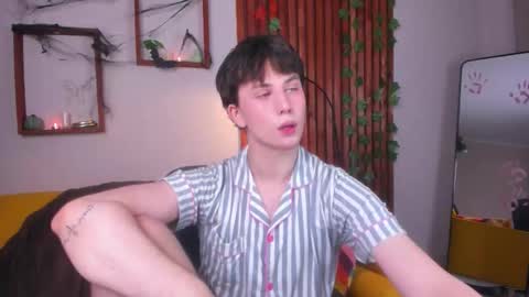 Snapshot of adrianoaubert chatting on October 31, 2025, 3:29 am adrianoaubert online show from October 31, 2025, 3:29 am