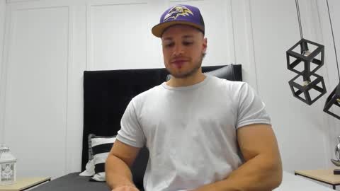 Snapshot of adrien_roche888 chatting on September 17, 2025, 10:33 pm Adrein Roche online show from September 17, 2025, 10:33 pm